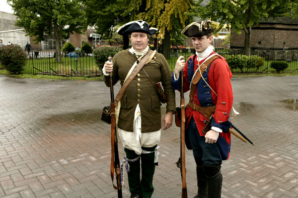 Two men dressed as revolutionary soldiers outside of the Fort Pitt Museum.