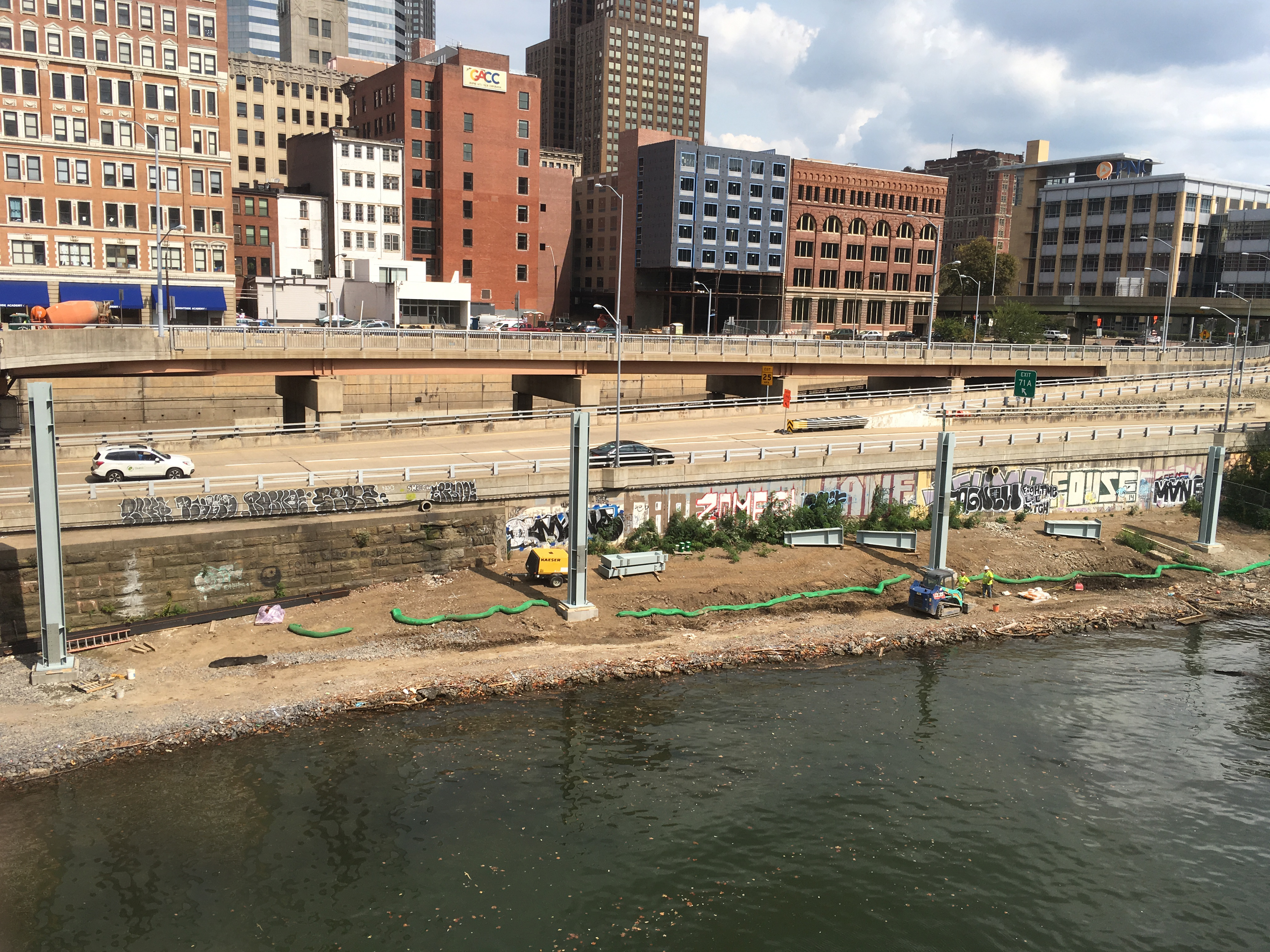 Steel supports are put into place at the Mon Wharf site. These four beams will support the portion of the ramp that extends upstream of the Smithfield Street Bridge before it doubles back downstream.